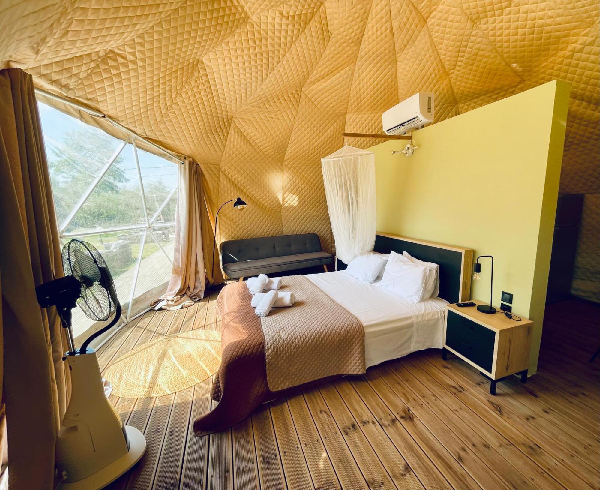 فندق Manna Gea Glamping Domes فونيتسا المظهر الخارجي الصورة
